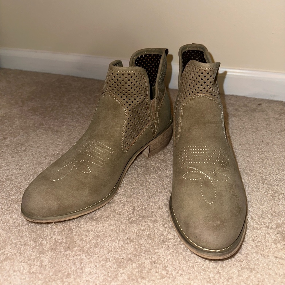 Ankle boots
